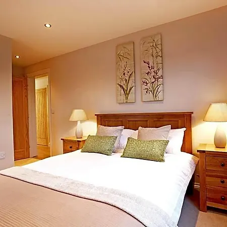 Hotel Cedar Retreats