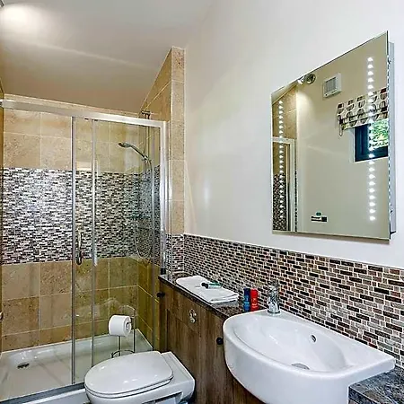 Cedar Retreats Hotel