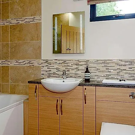 Cedar Retreats Hotel *